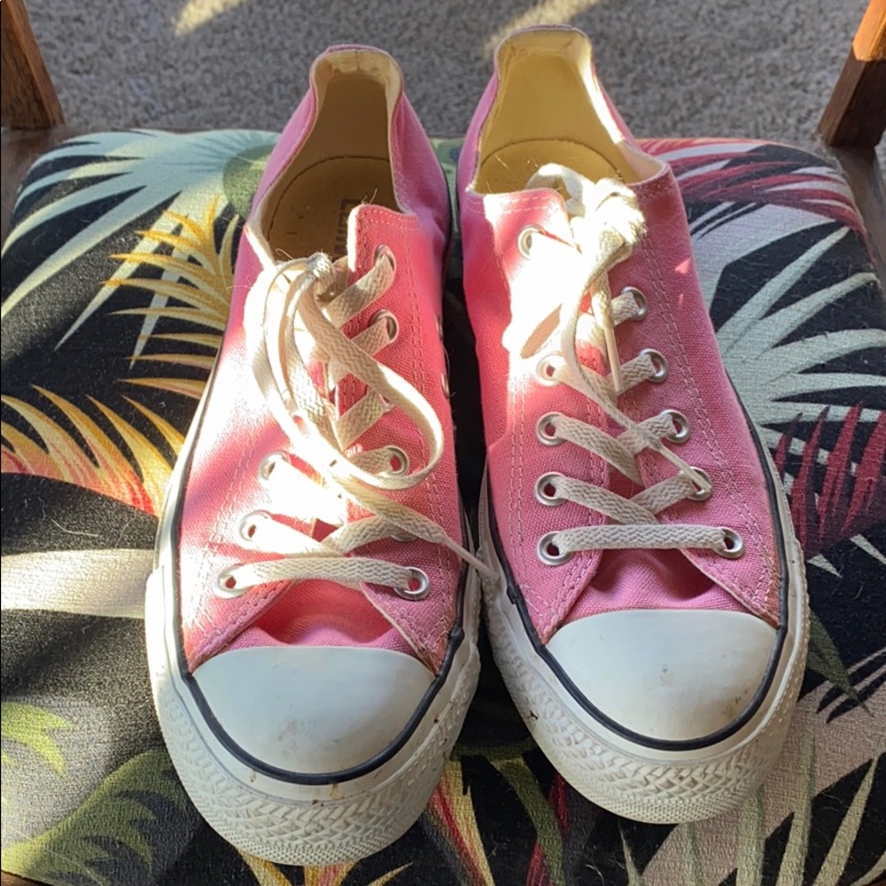 Pink Low Top Converse size 9.5